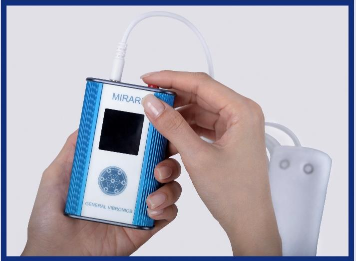 Hình 3: Nhấn nút nguồn màu đỏ và giữ trong 3 giây